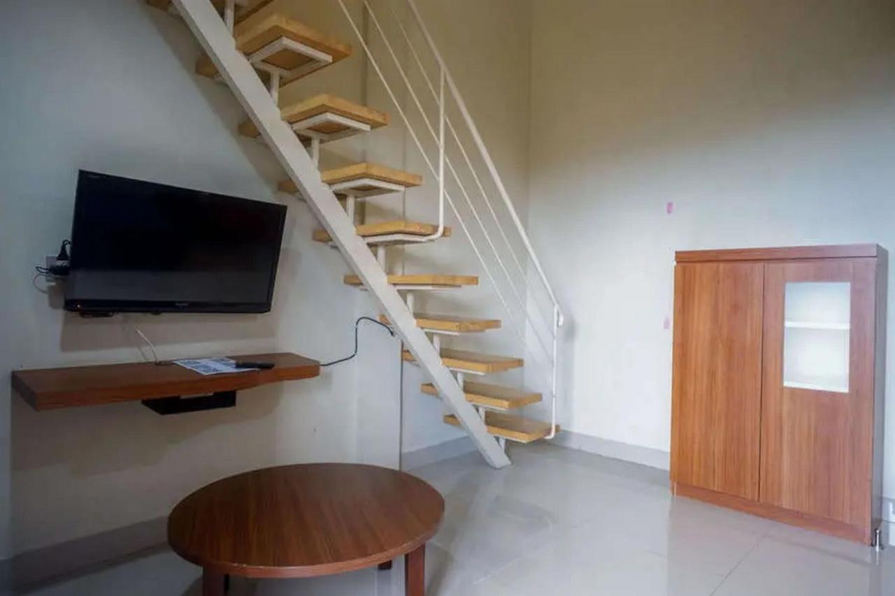 Urbanview Rumah Kandjani Yogyakarta Kejayan エクステリア 写真