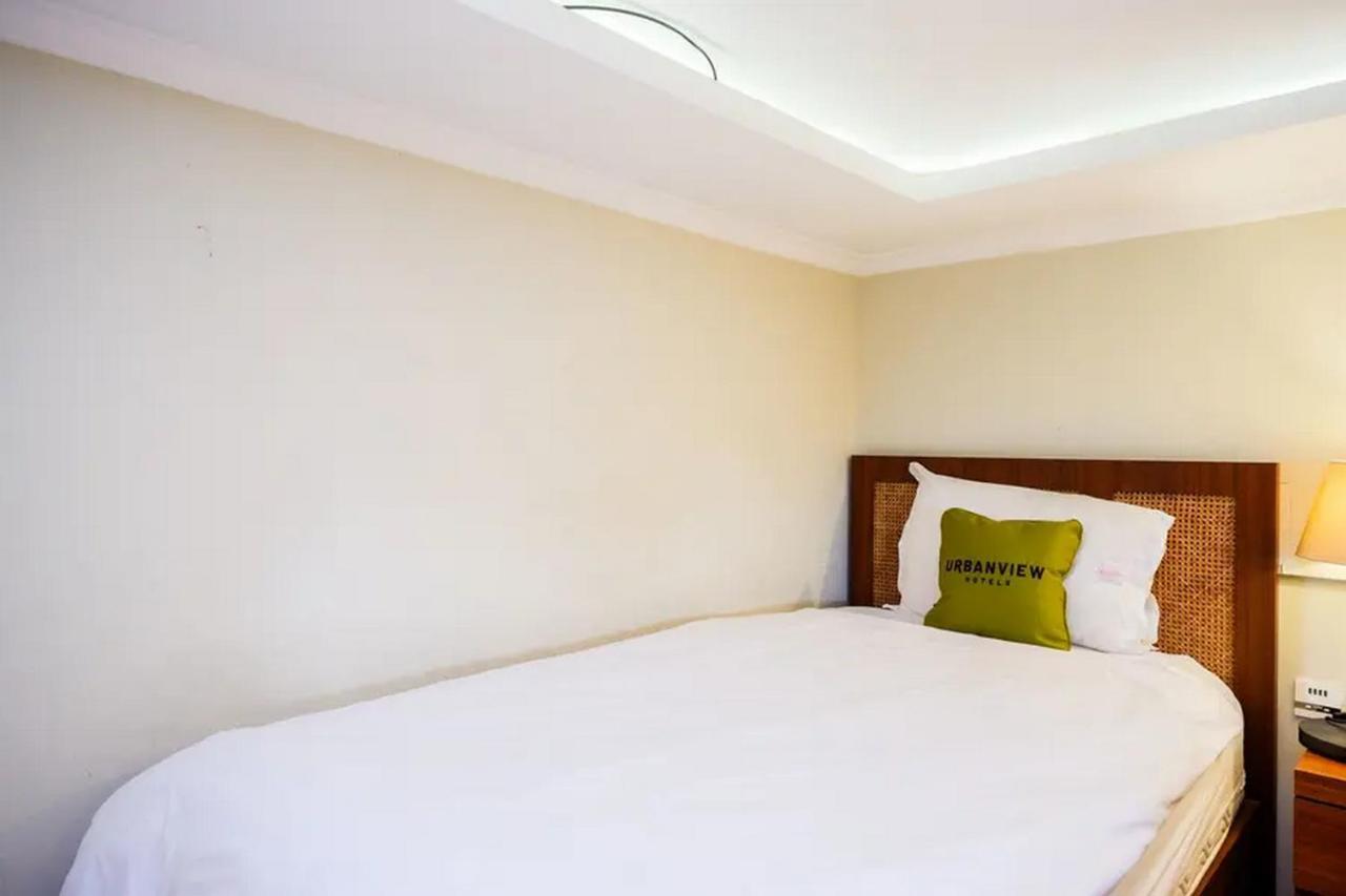 Urbanview Rumah Kandjani Yogyakarta Kejayan エクステリア 写真