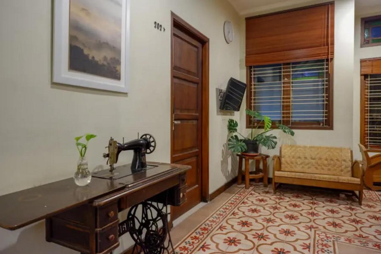 Urbanview Rumah Kandjani Yogyakarta Kejayan エクステリア 写真